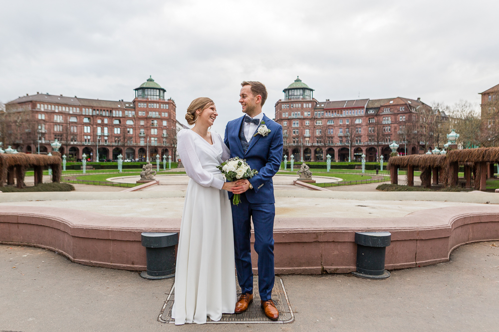 Winterhochzeit in Mannheim am Wasserturm 