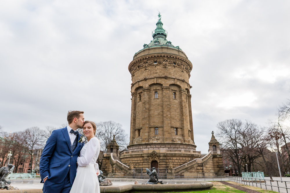 Winterhochzeit in Mannheim am Wasserturm 