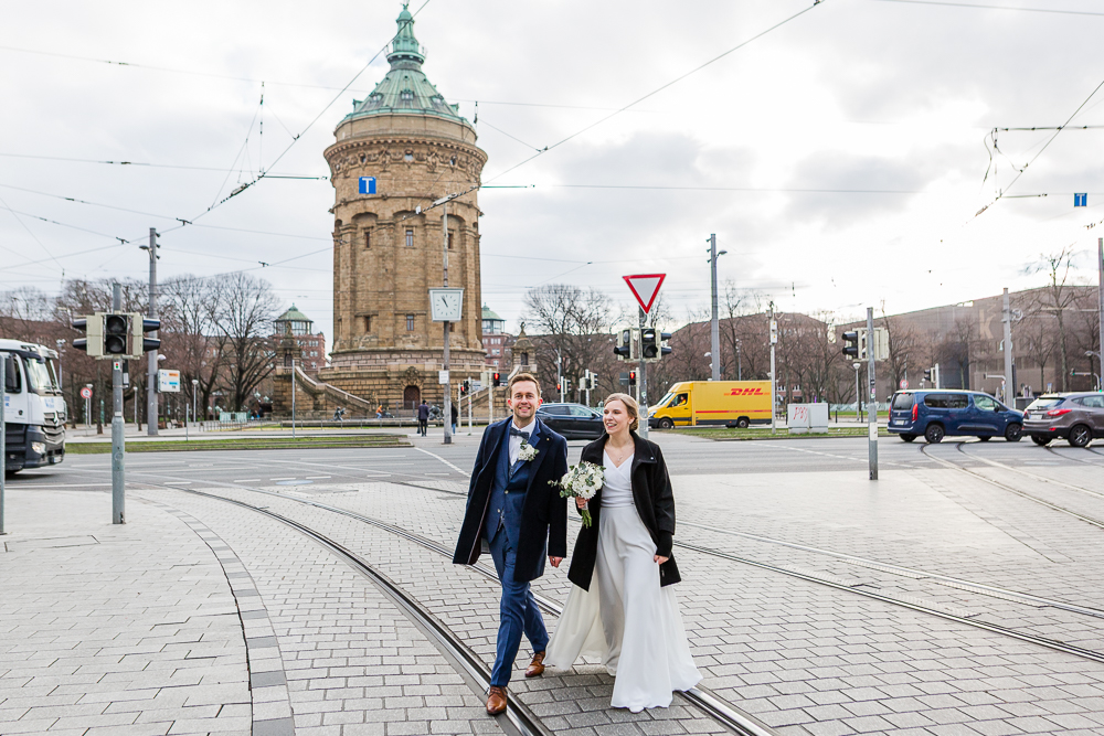 Winterhochzeit in Mannheim am Wasserturm 